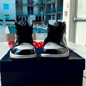2021 Jordan SE Mid Black/White